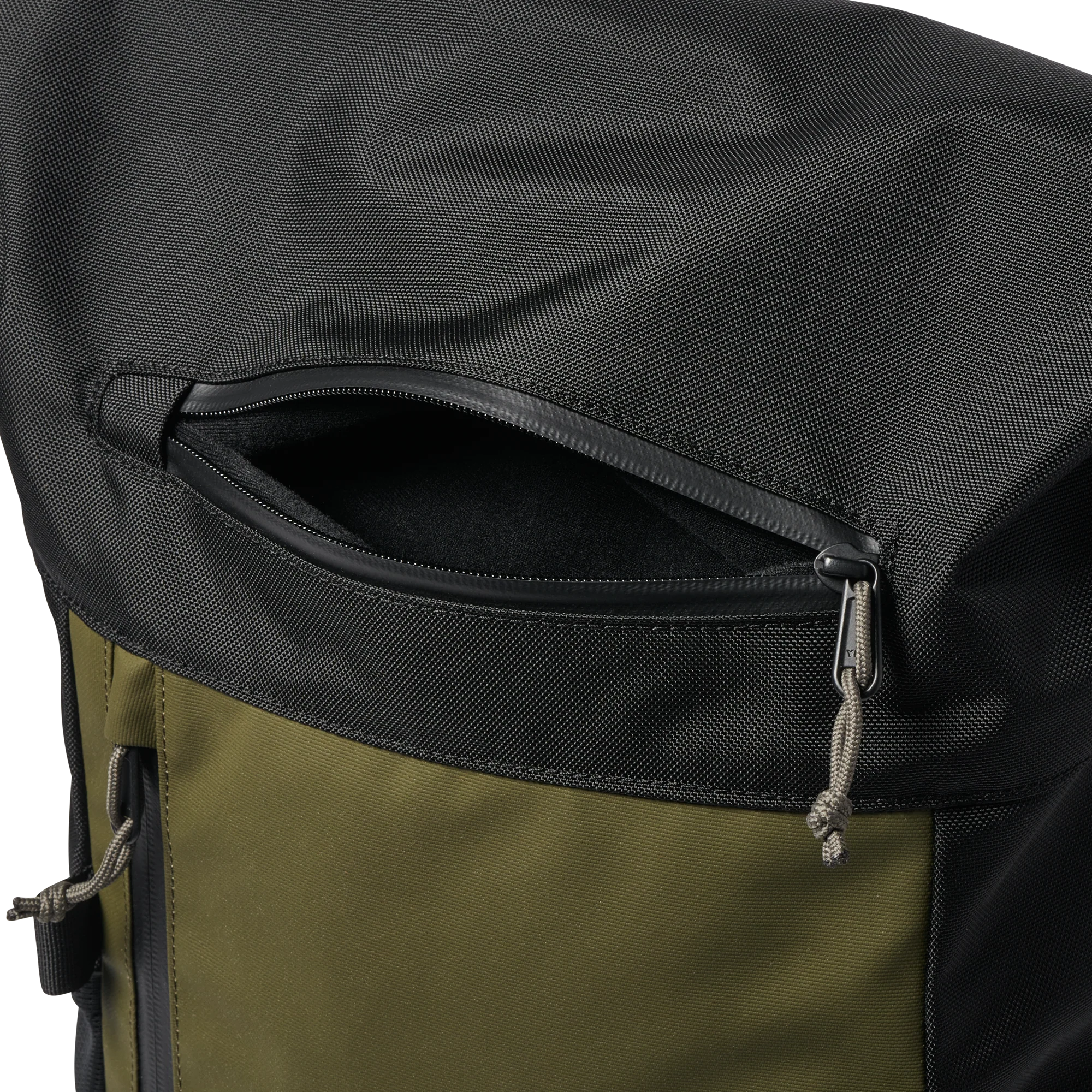 Passenger 27L 2.0 Bag - Black/Military - Image 6